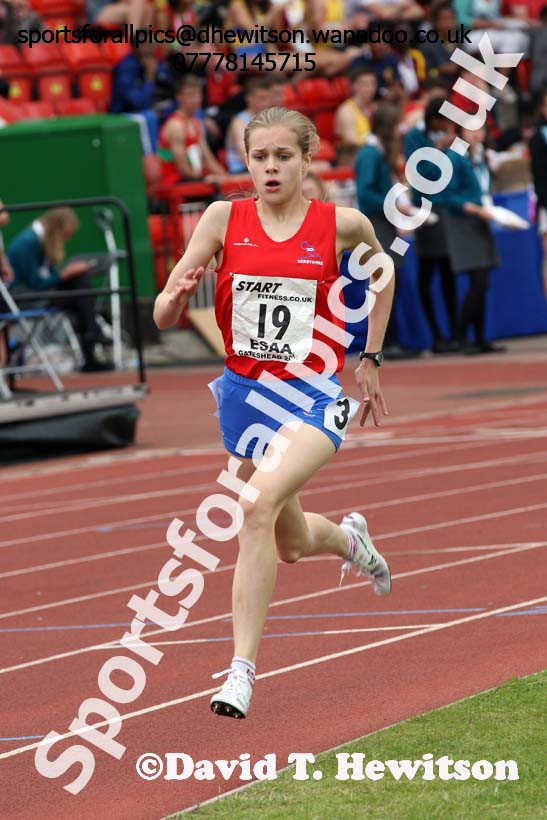 Junior girls 800 metres, 2015 English Schools Track and Field Champs., Gateshead Stadium. Photo: David T. Hewitson/Sports for All Pics